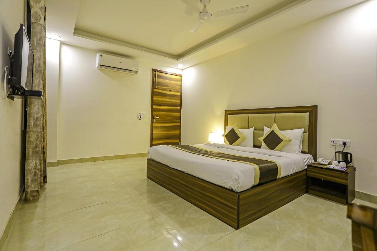 Fabhotel White House Bnb - Nr Yashobhoomi Convention Centre Delhi  Dış mekan fotoğraf