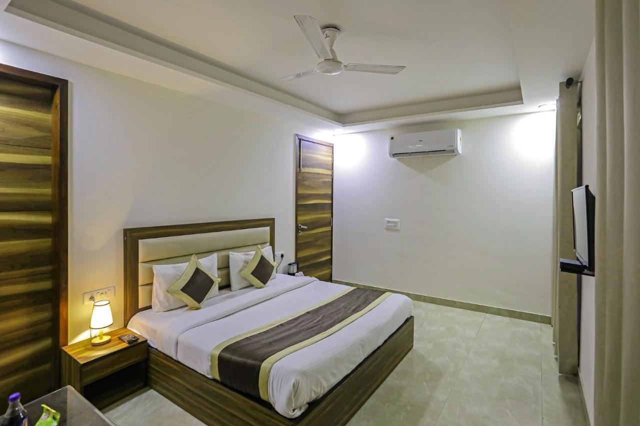 Fabhotel White House Bnb - Nr Yashobhoomi Convention Centre Delhi  Dış mekan fotoğraf